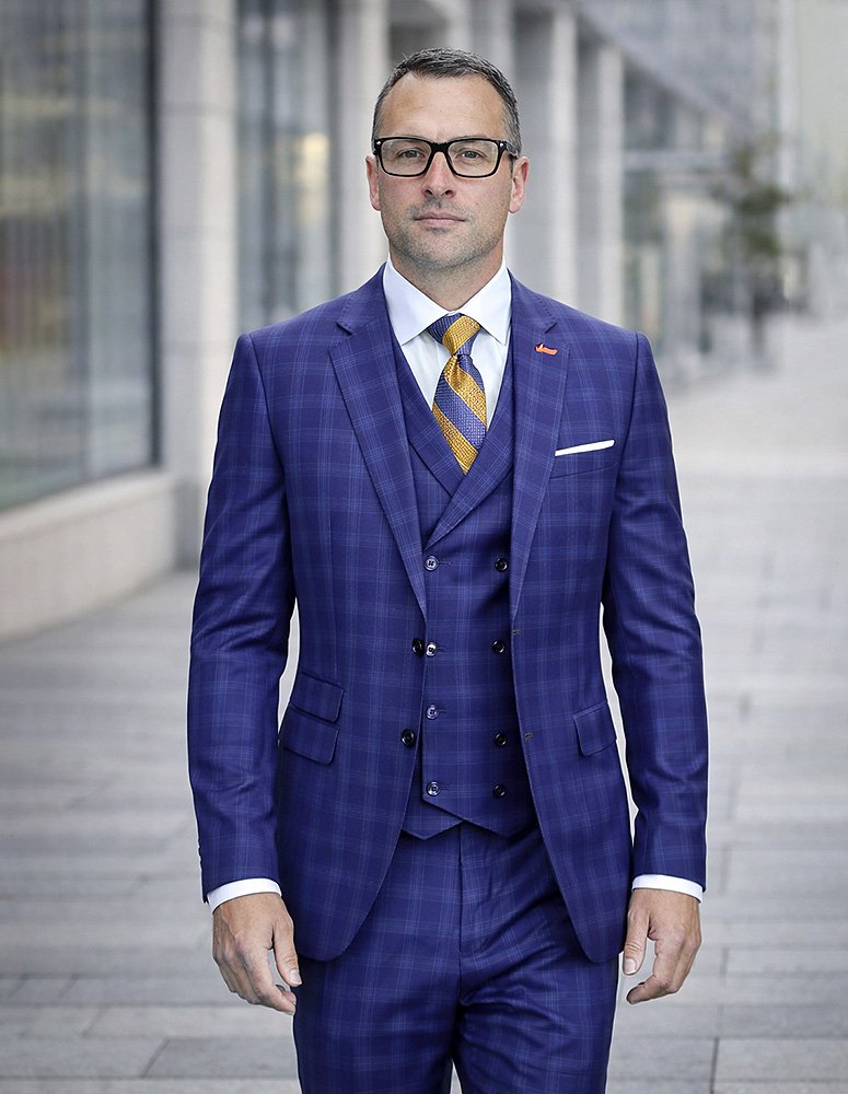  STATEMENT 3PC SUIT SUPER 200'S ITALIAN WOOL AND CASHMERE. MODERN FIT FLAT FRONT PANTS